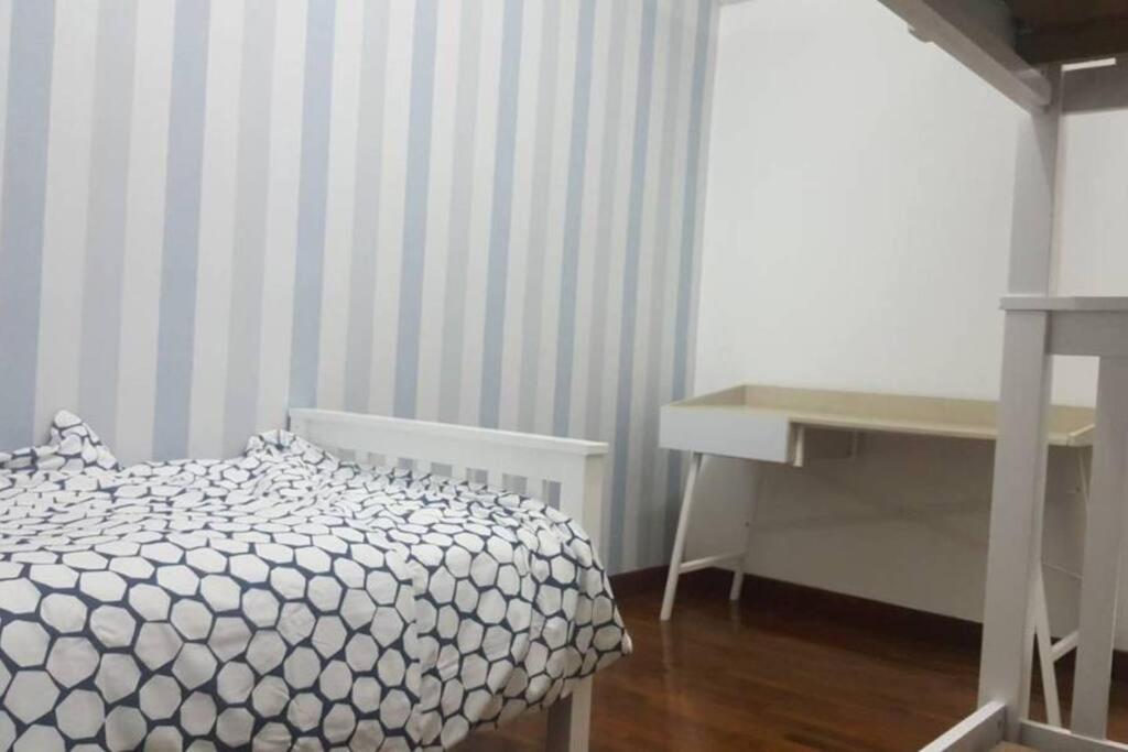 3Rooms 10Pax Mc 5 Star Hotel Sofa&Bed Mrt Mcd Axiata 세리 켐방안 외부 사진